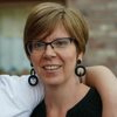Véronique zoekt een Kamer / Appartement / Studio in Antwerpen